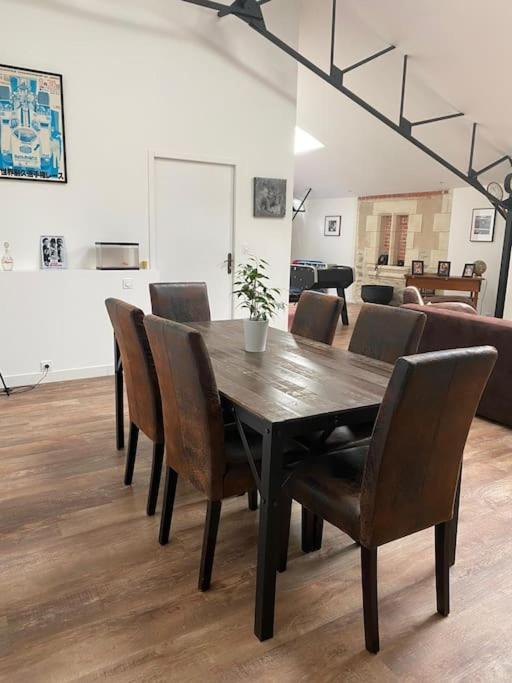Loft Proche Centre Ville Hotes Habitant A L Etage Laval  Exterior foto